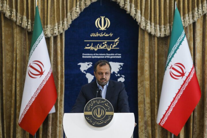 پیش‌بینی افزایش ۱۸درصدی حقوق کارمندان و ۲۰ درصدی حقوق بازنشستگان در لایحه بودجه ۱۴۰۳